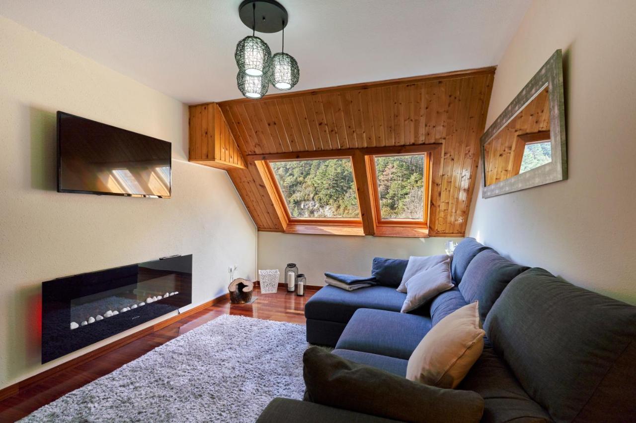Magnifico Atico Duplex Con Vistas A La Montana Apartment Canfranc Exterior photo