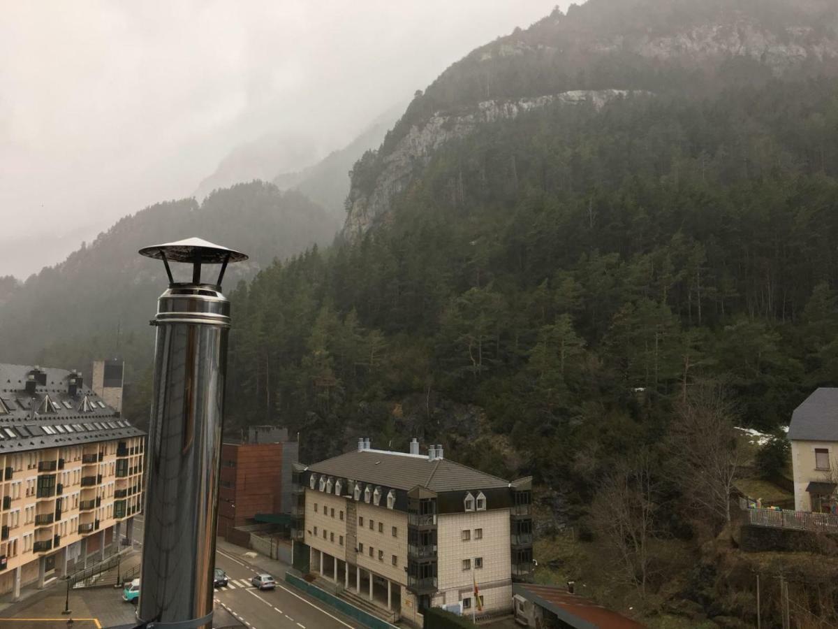 Magnifico Atico Duplex Con Vistas A La Montana Apartment Canfranc Exterior photo